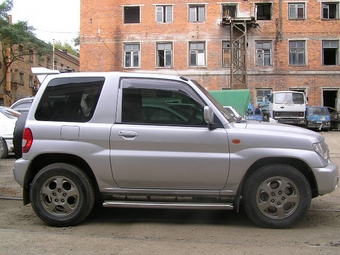 2001 Mitsubishi Pajero iO