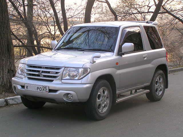 2001 Mitsubishi Pajero iO