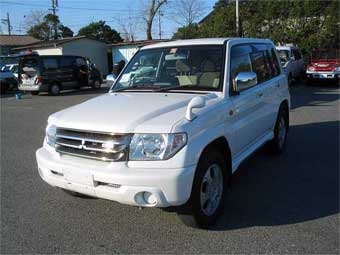 2001 Mitsubishi Pajero iO
