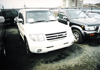 2001 Mitsubishi Pajero iO