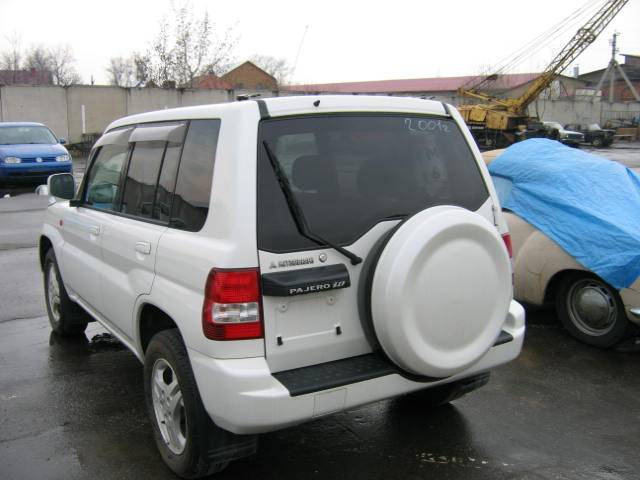 2001 Mitsubishi Pajero iO