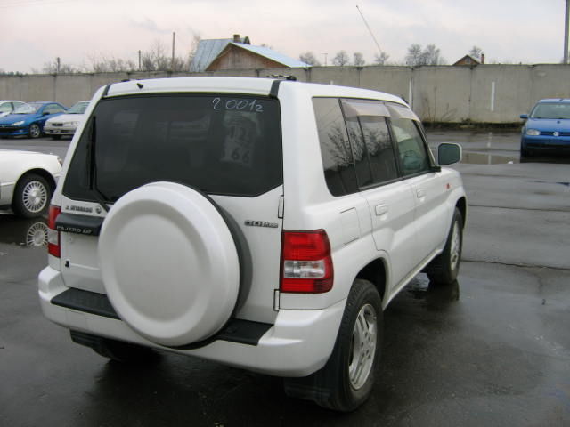 2001 Mitsubishi Pajero iO
