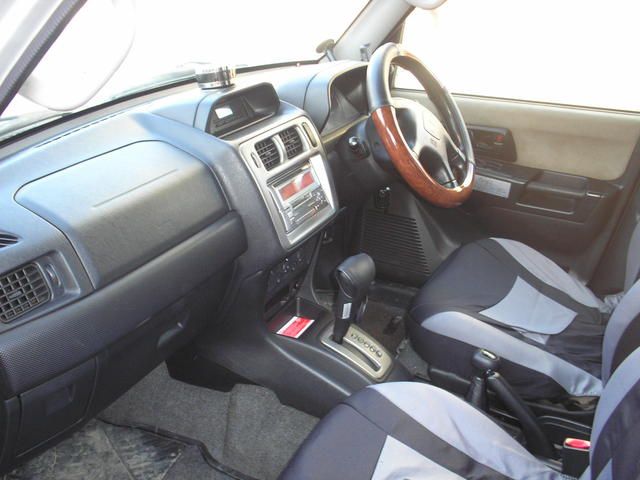 2001 Mitsubishi Pajero iO