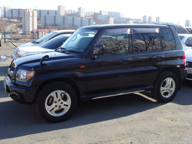 2001 Mitsubishi Pajero iO