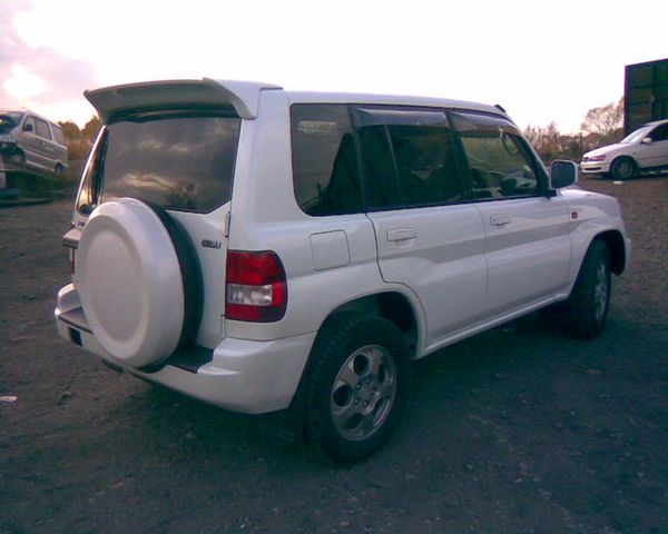 2001 Mitsubishi Pajero iO