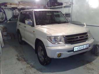 2001 Mitsubishi Pajero iO