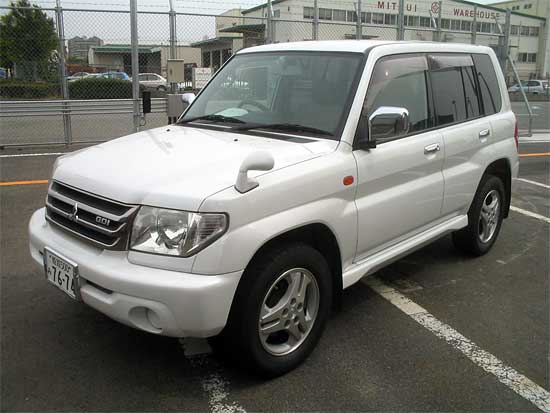 2001 Mitsubishi Pajero iO Pictures