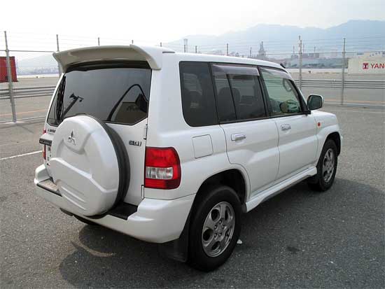 2001 Mitsubishi Pajero iO Images