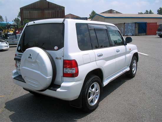 2001 Mitsubishi Pajero iO Pics