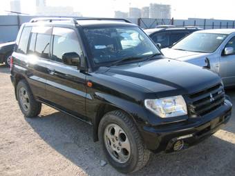 2001 Mitsubishi Pajero iO Images