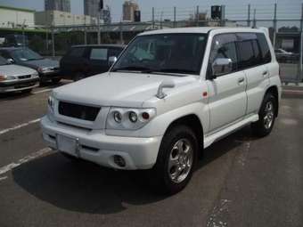2001 Mitsubishi Pajero iO Pics