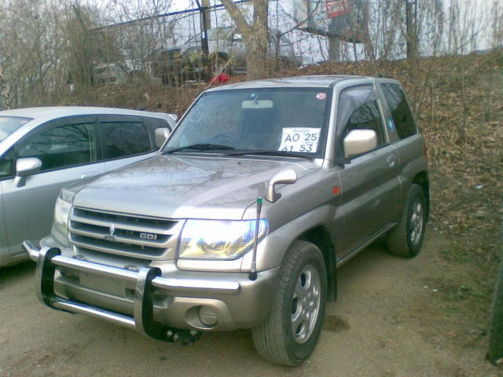 2001 Mitsubishi Pajero iO