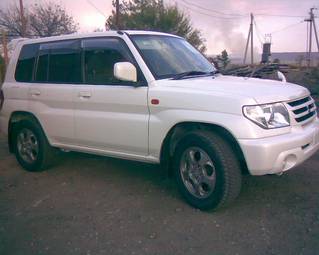 2001 Mitsubishi Pajero iO Images