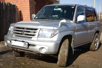 2001 Mitsubishi Pajero iO Photos