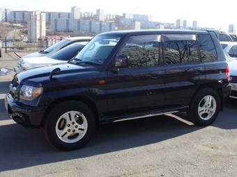 2001 Mitsubishi Pajero iO Images