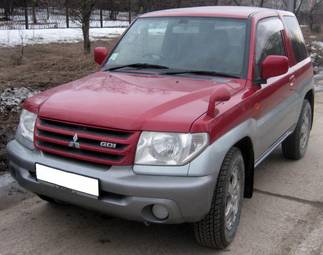 2001 Mitsubishi Pajero iO Pics