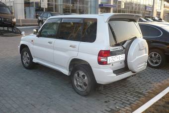 2001 Mitsubishi Pajero iO Photos