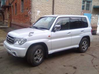 2001 Mitsubishi Pajero iO Pics