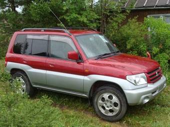 2001 Mitsubishi Pajero iO Pictures