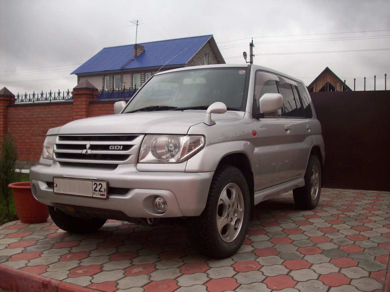 2001 Mitsubishi Pajero iO