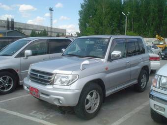 2001 Mitsubishi Pajero iO Pictures