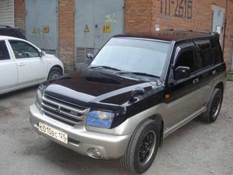 2001 Mitsubishi Pajero iO Photos