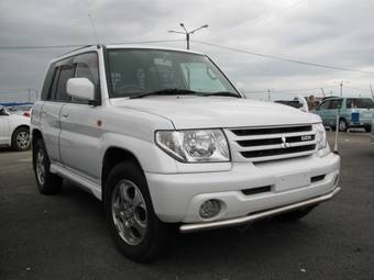 2001 Mitsubishi Pajero iO Pictures