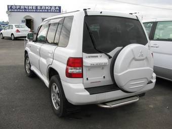 2001 Mitsubishi Pajero iO Pictures