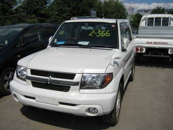 2001 Mitsubishi Pajero iO