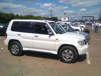 2001 Mitsubishi Pajero iO Photos