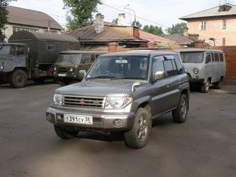 2001 Mitsubishi Pajero iO Photos