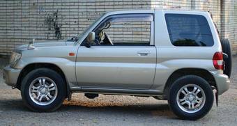2001 Mitsubishi Pajero iO Images