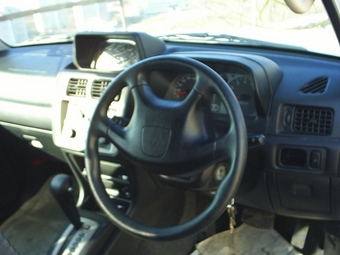 2002 Pajero iO