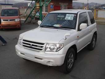 2002 Mitsubishi Pajero iO