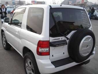 2002 Pajero iO