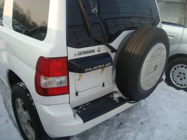 2002 Mitsubishi Pajero iO