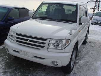 2002 Mitsubishi Pajero iO Photos