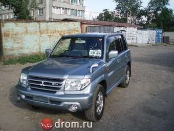 2002 Mitsubishi Pajero iO Photos