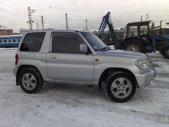 2002 Mitsubishi Pajero iO Pictures