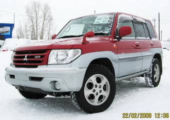 2002 Mitsubishi Pajero iO Photos