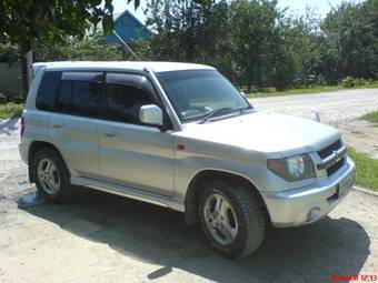 2002 Mitsubishi Pajero iO Pics