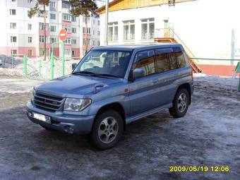 2002 Mitsubishi Pajero iO Pictures