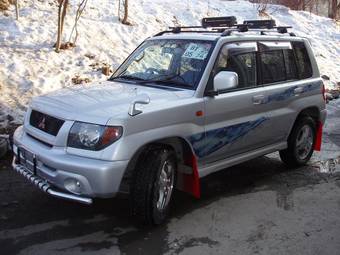 2002 Mitsubishi Pajero iO Pictures