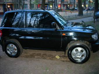2002 Mitsubishi Pajero iO Pictures