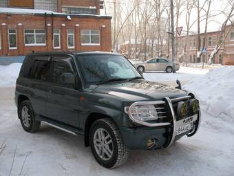 2002 Mitsubishi Pajero iO Photos