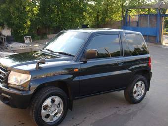 2002 Mitsubishi Pajero iO Pictures