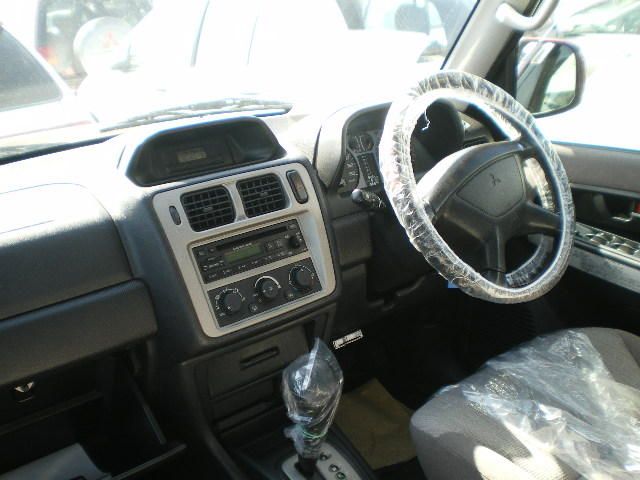 2003 Mitsubishi Pajero iO