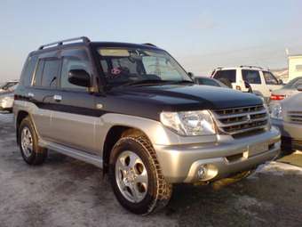 2003 Mitsubishi Pajero iO Images