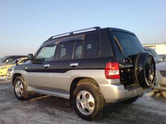 2003 Mitsubishi Pajero iO Pics