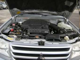 2003 Mitsubishi Pajero iO Pictures